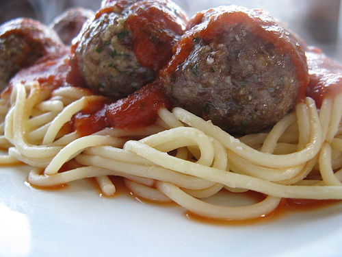 meatballs and spaghetti. Spagetti tonight !